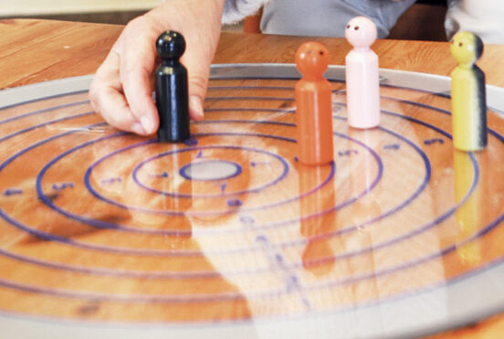 Familienberatung Spielbrett mit Spielfiguren